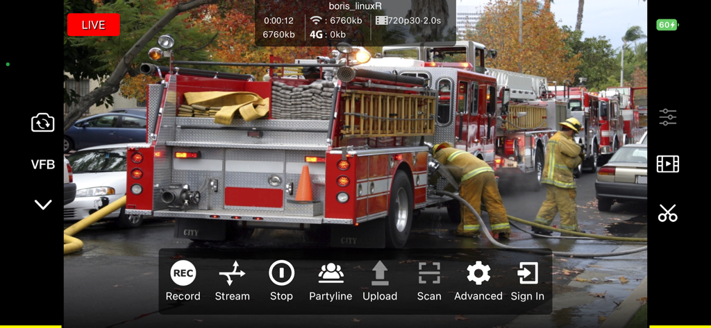 Interface de diffusion professionnelle montrant une scène d'actualité avec des données de streaming techniques