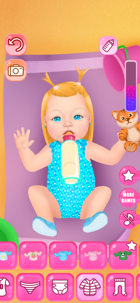 Baby Dress Up & Daycare Games - Bebê animado sendo alimentado com uma mamadeira em um aplicativo de creche e de vestir.