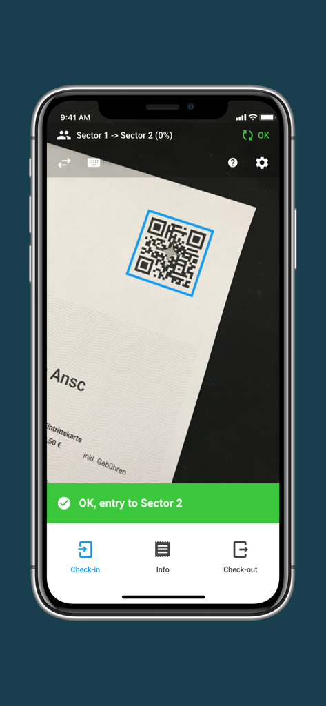Access Scan-App - Smartphone che scansiona un codice QR su un biglietto utilizzando l'Access Scan-App per la conferma di ingresso all'evento