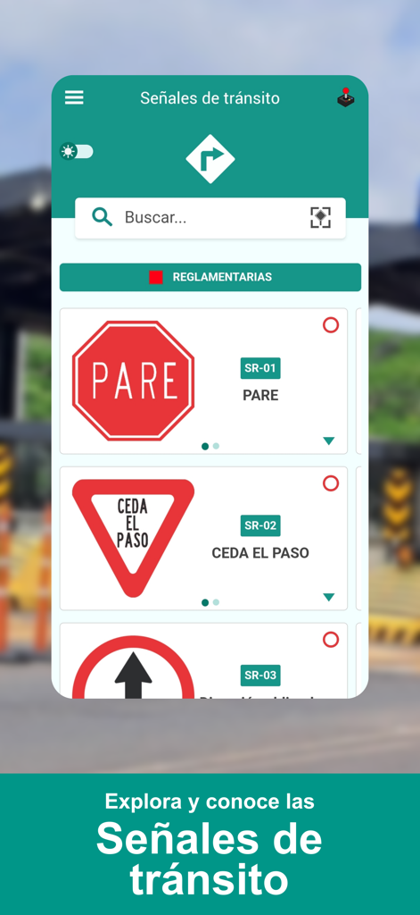 Interface of Transiteca app displaying Colombian regulatory traffic signs like Pare and Ceda el Paso