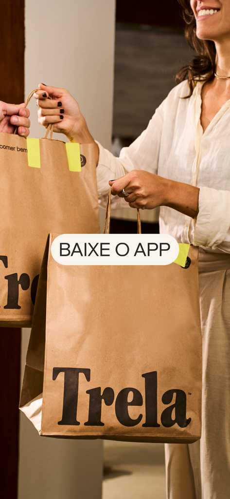 Trela: Mercado online - A woman holding brown paper bags with the Trela logo for healthy grocery delivery