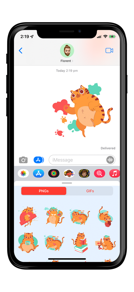 Cute Cats - GIFs & Stickers - Pegatinas de gatos naranjas lindos mostradas en una ventana de chat de iMessage.