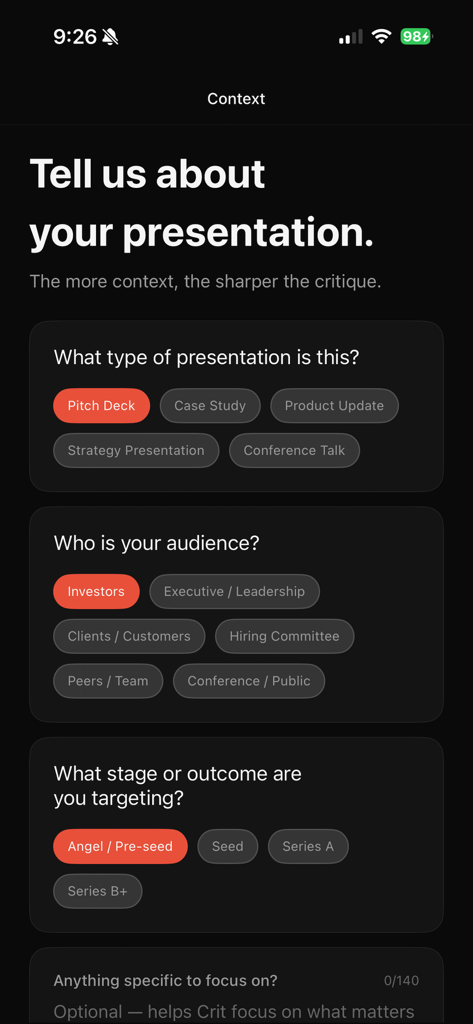 Crit: AI Design Advisor - Interface do aplicativo Crit para selecionar o tipo de apresentação, público e objetivos-alvo para análise de IA