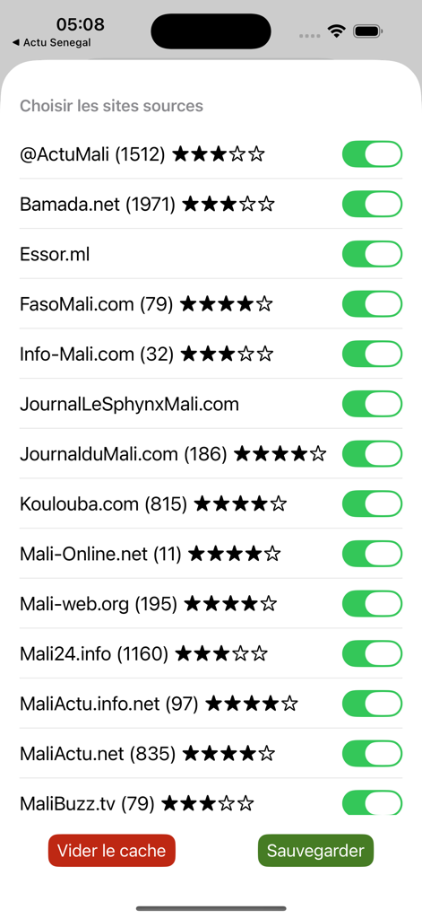 Interfaz para seleccionar fuentes de noticias malienses con interruptores y botón de guardar en la aplicación Actu Mali