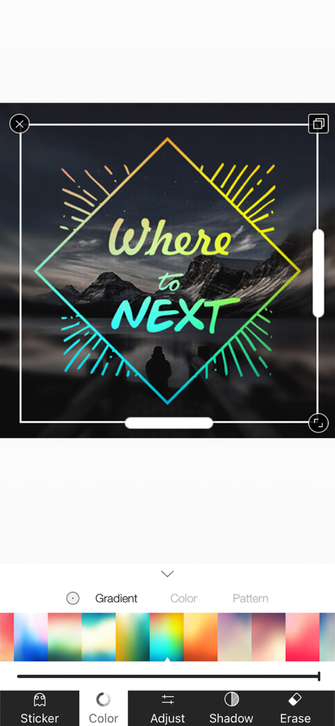 Picsee-Add text on photos - Picsee 앱 인터페이스에 그라데이션 텍스트 오버레이 및 편집 도구가 있는 산 사진이 표시된 모습.