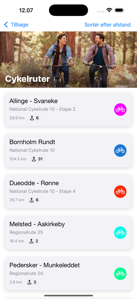 Bike Routes on Bornholm - Eine Liste von Radrouten auf der Insel Bornholm, die Entfernungen und Sehenswürdigkeiten in der mobilen App-Oberfläche anzeigt.