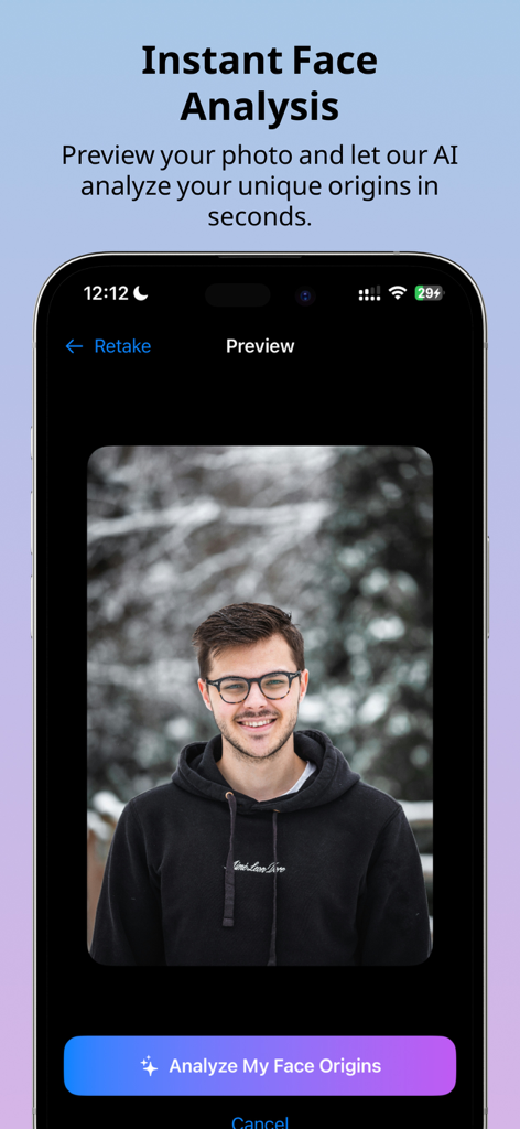 Face Origins: AI World Match - Pantalla de la aplicación Face Origins que muestra una vista previa de selfie y el botón de análisis de IA