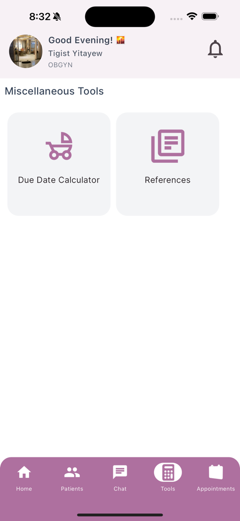 出産予定日計算機や医療参照など、産婦人科医向けの臨床ツールを示すAdot Doctorアプリのインターフェイス