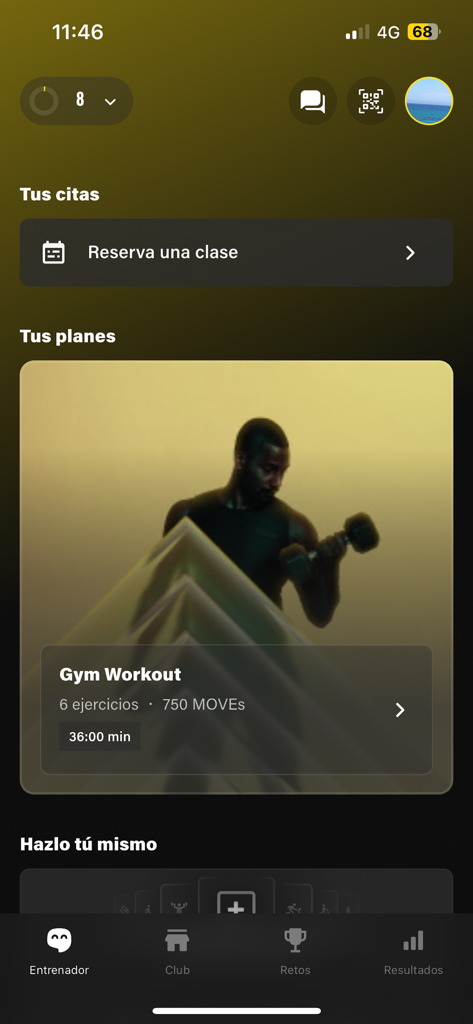 La pantalla del entrenador de la aplicación My paidesport que muestra un plan de entrenamiento de gimnasio con seguimiento de movimientos y un botón para reservar una clase de fitness.