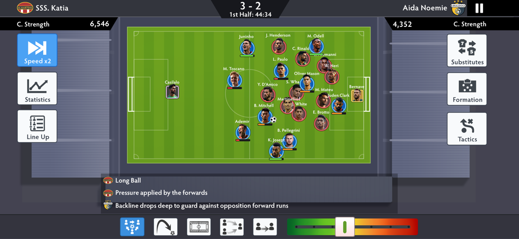 Pantalla de formación táctica y gestión de partidos en Soccer Dynasty Club Manager que muestra la posición de los jugadores y las opciones de estrategia.