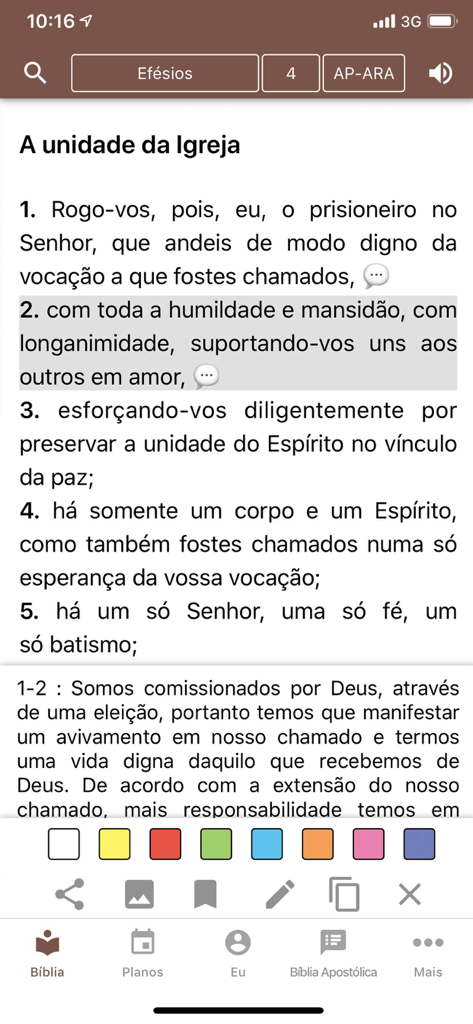 Interface de lecture de l'application Biblia Apostolica montrant des versets bibliques d'Éphésiens avec des notes d'étude apostoliques et des options de surlignage