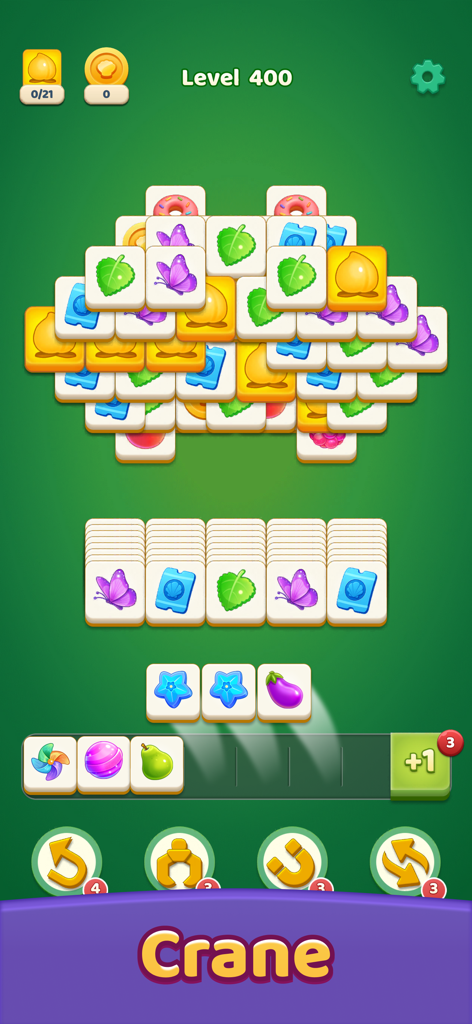 Pantalla de juego de Tile Story Cozy Tile Journey que muestra un nivel de acertijo de combinación de fichas con varios iconos coloridos