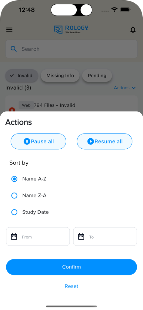 Rology - Pantalla de la aplicación móvil Rology que muestra el menú de acciones con opciones de clasificación y filtrado para escaneos de radiología