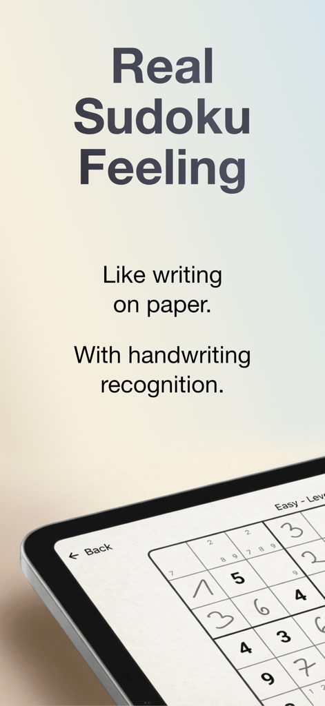 Un primer plano de la pantalla de una tableta que muestra una cuadrícula de Sudoku con números escritos a mano y textura de papel