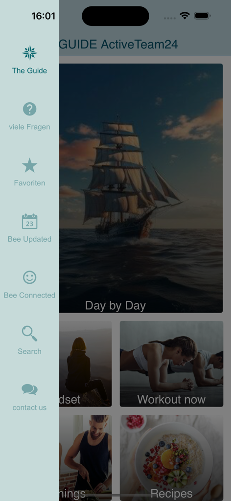 The Guide ActiveTeam24 피트니스 앱의 인터페이스로, 탐색 메뉴와 운동 및 레시피 모듈이 표시됩니다.