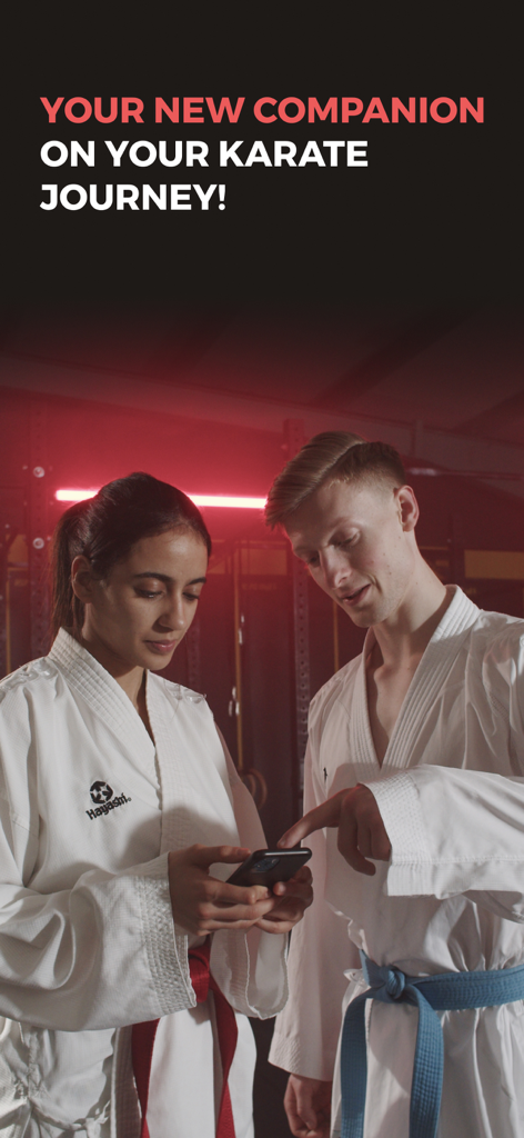 Dojo Athletics - Dos practicantes de karate con uniformes tradicionales revisando la aplicación Dojo Athletics en un smartphone