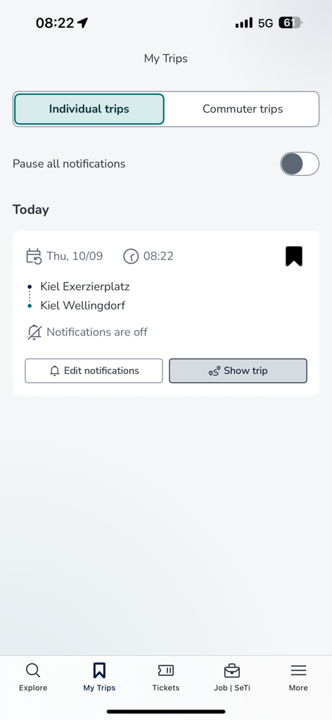 Der Bildschirm „Meine Fahrten“ der NAH SH App mit einer gespeicherten Route in Kiel, Deutschland