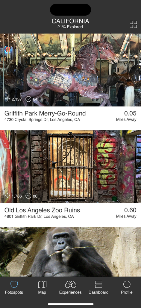 Capture d'écran de l'application Fotospot montrant une liste d'attractions touristiques organisées en Californie avec la progression de l'exploration.