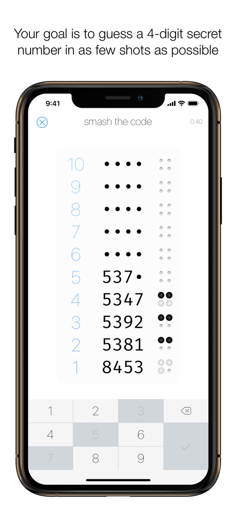 Jugabilidad de Smash the Code mostrando un puzzle de lógica donde los jugadores adivinan un número secreto de cuatro dígitos.