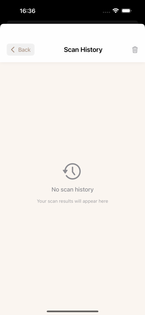 Écran d'historique des scans dans l'application IA Collection d'Œufs d'Oiseaux affichant un état vide pour les œufs identifiés.