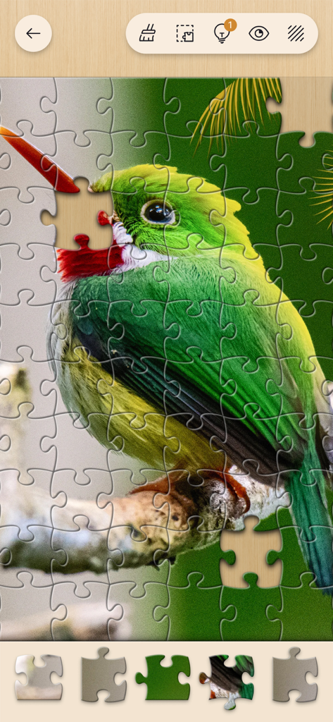 Jigsawscapes® - Jigsaw Puzzles - Un puzzle digitale a incastro in corso raffigurante un uccello colorato verde e giallo con pezzi mancanti e una selezione in basso