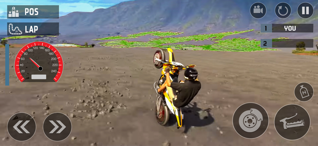 Wheelie Dirt Bike Racing Game - レースゲームの砂漠トラックでウィーリースタントをするダートバイクライダー。