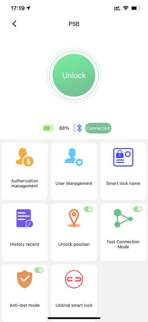 eSmartLock - Interfaz de la aplicación móvil eSmartLock con un gran botón de desbloqueo verde e iconos para configuración de gestión e historial