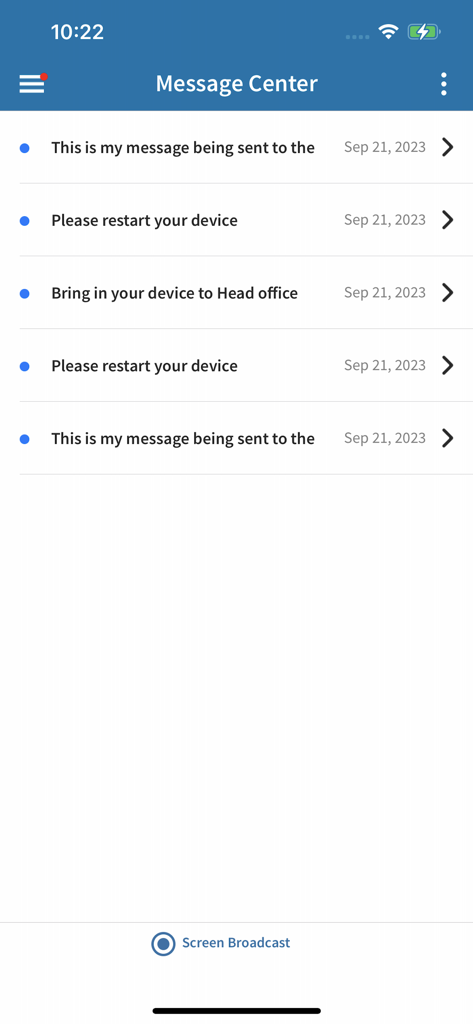 Pantalla del Centro de Mensajes de SOTI MobiControl mostrando notificaciones administrativas en un iPhone