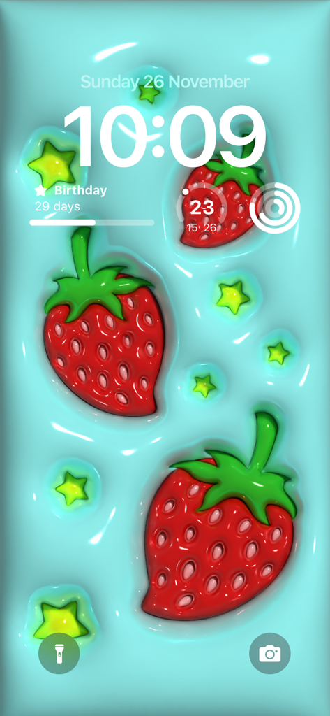 App Themes: Icon Widgets Kit - 청록색 배경에 3D 딸기와 별이 있는 미적 iPhone 잠금 화면