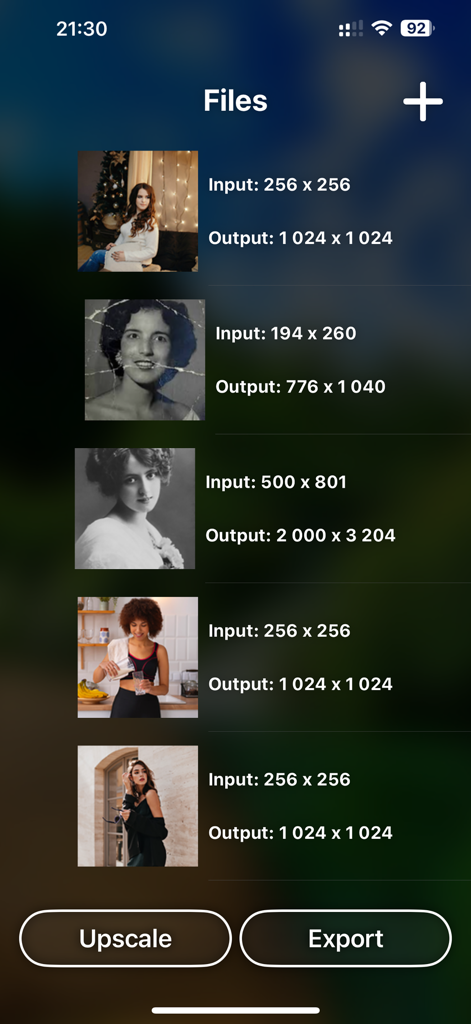 Upscale Image: Upscaler AI - Interface do aplicativo Upscale Image AI mostrando uma lista de fotos com suas resoluções de entrada original e aprimorada.