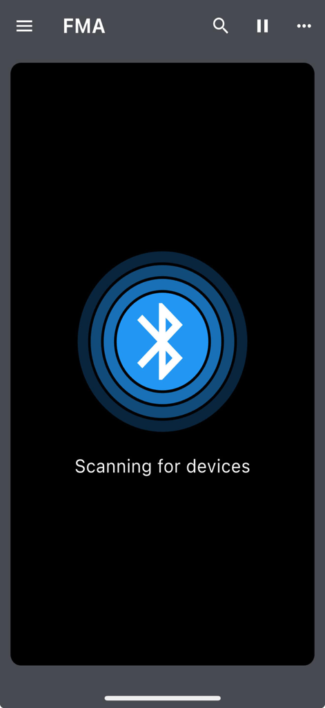 Shelly FMA - Interfaz de la aplicación Shelly FMA mostrando un icono azul de Bluetooth y el texto Escaneando dispositivos.