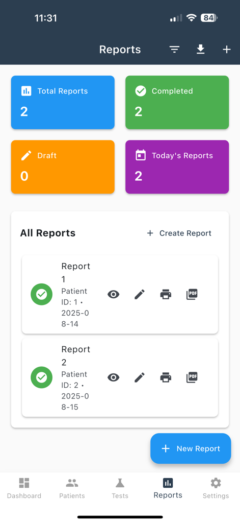 Tableau de bord des rapports dans l'application Gestion de Laboratoire montrant des statistiques récapitulatives et une liste de rapports patients complétés.