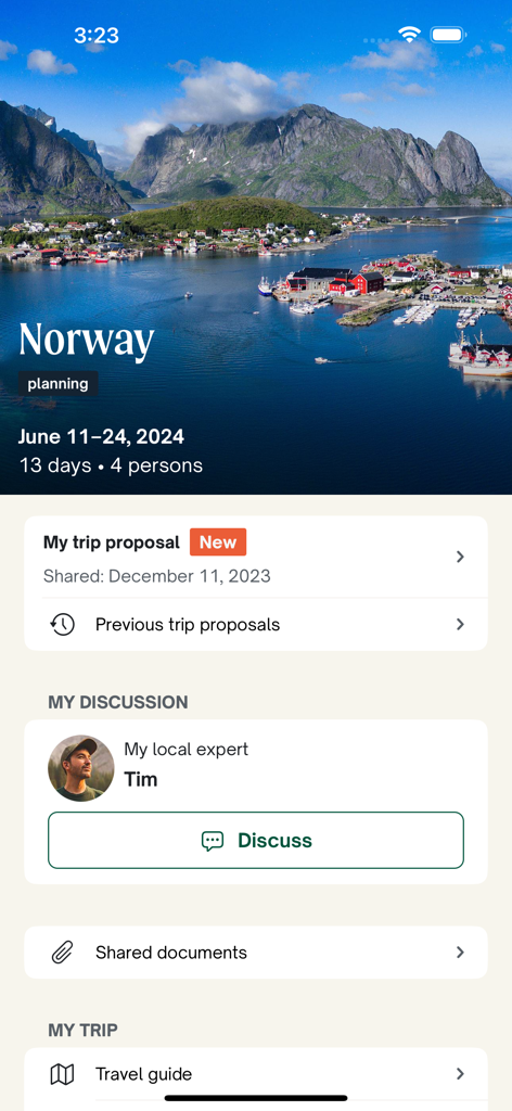 Evaneos app screen showing a Norway trip planning interface with local expert chat and travel documents