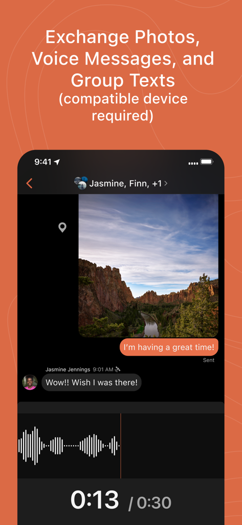 Garmin Messenger™ - Interfaccia dell'app Garmin Messenger che mostra le funzionalità di chat di gruppo, inclusa la condivisione di foto e la registrazione di messaggi vocali