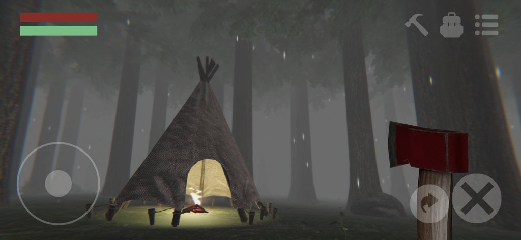 Trapped in the Forest! - Vista en primera persona de un bosque oscuro y neblinoso con una pequeña tienda brillante y un hacha de supervivencia en el juego Atrapado en el Bosque.
