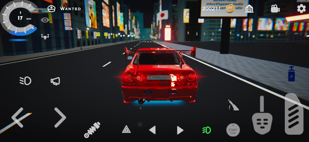 밤에 네온 불빛 도시를 달리는 파란색 언더글로우가 있는 빨간색 개조 스포츠카