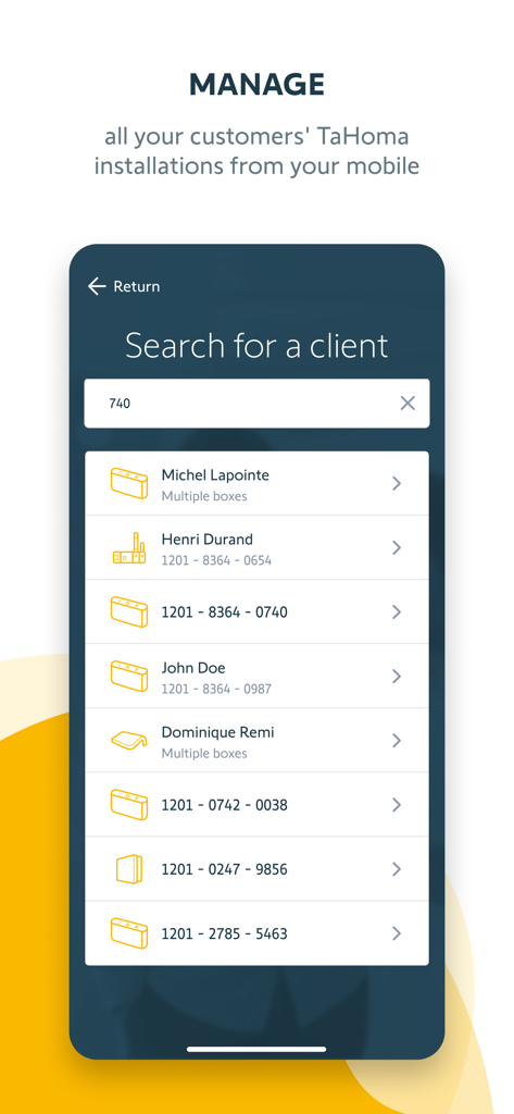 TaHoma pro by Somfy - Interfaccia dell'app TaHoma pro che mostra un elenco ricercabile di installazioni cliente per installatori professionisti.
