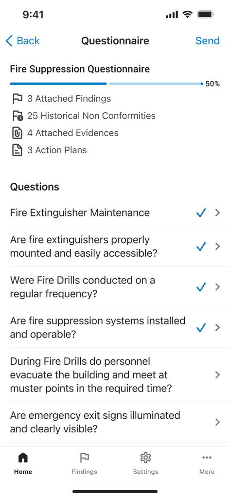 Enablon Audit - Tela móvel do aplicativo Auditoria Enablon mostrando um questionário de segurança de supressão de incêndio e lista de verificação de conformidade.