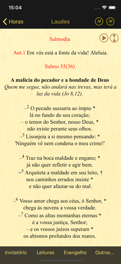 iLiturgia - Captura de tela do aplicativo iLiturgia exibindo a oração das Laudes e o Salmo 35 em português sobre um fundo de pergaminho digital.