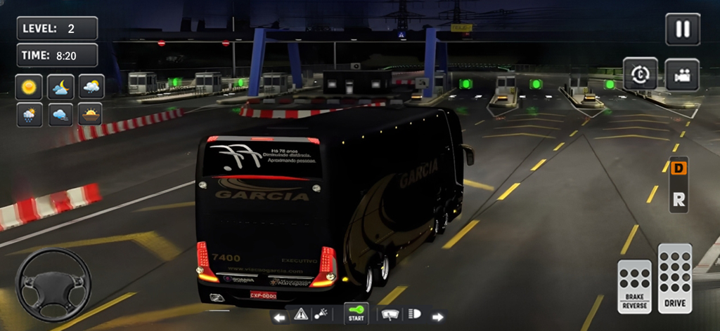 Coach Bus Simulator Game 2022 - Un autobús de pasajeros de lujo negro aproximándose a una cabina de peaje por la noche en un juego de simulación de conducción