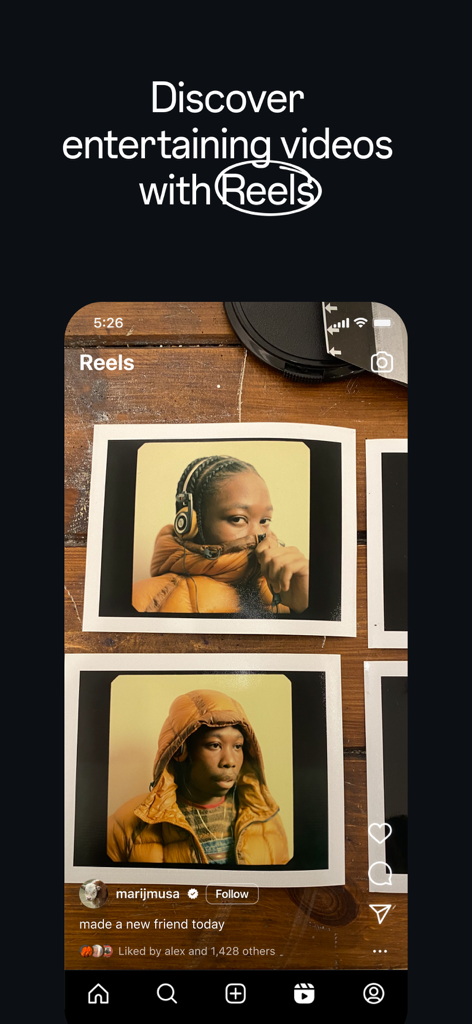 Uma captura de tela do aplicativo Instagram destacando o recurso Reels com um vídeo de fotos polaroid e o texto Descubra vídeos divertidos com Reels.