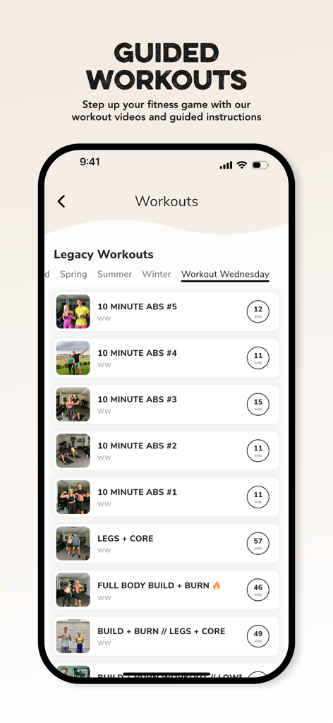 Clean Simple Eats + - Interface do aplicativo Clean Simple Eats mostrando uma lista de vídeos de treino guiados para treinamento de core e corpo inteiro