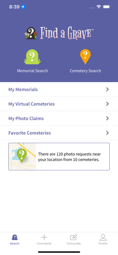 Startbildschirm der Find a Grave App, der Optionen zur Suche nach Gedenkstätten und Friedhöfen mit einer Benachrichtigung für nahegelegene Fotoanfragen anzeigt.
