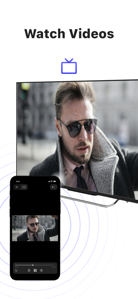 Mise en miroir d'écran d'iPhone d'une vidéo d'un homme sur un grand téléviseur intelligent à l'aide de l'application MirrorMeister