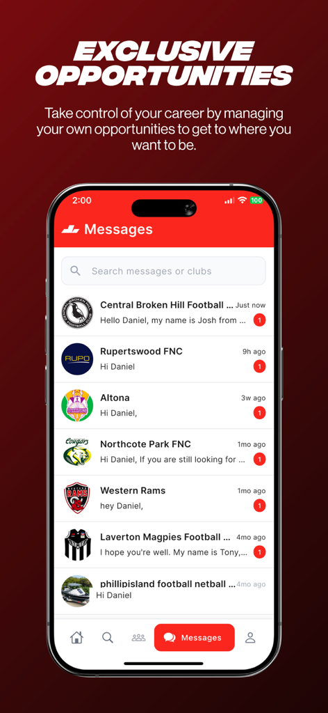 Uma tela móvel mostrando a interface de mensagens do aplicativo Trainstop onde um atleta recebe consultas de recrutamento de clubes esportivos