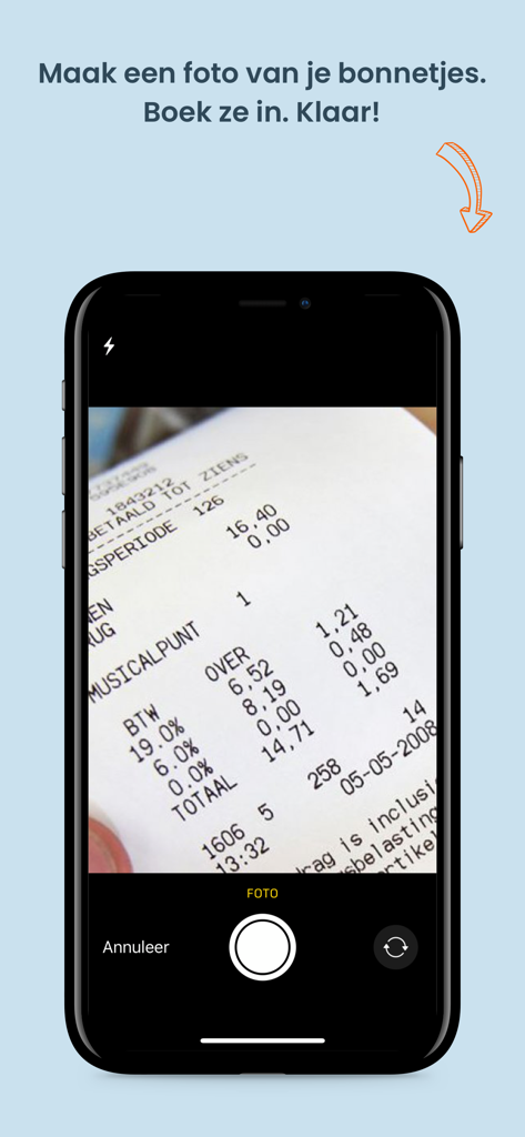 Smartphone screen scanning a business receipt with the SnelStart bookkeeping app