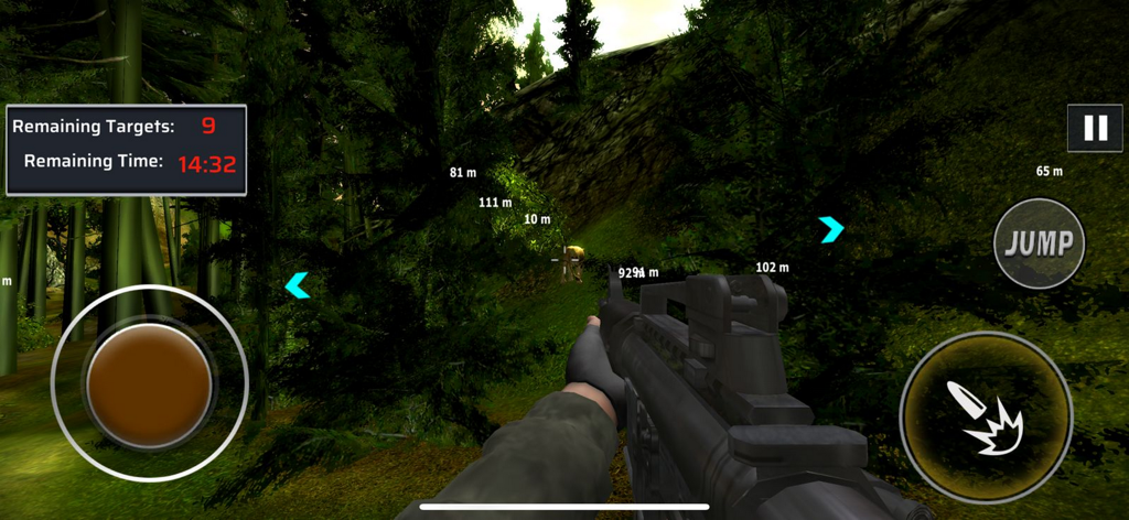 Animal Hunting: Forest Games - Perspectiva en primera persona de un simulador de caza en un bosque denso con un rifle y una interfaz de misión.