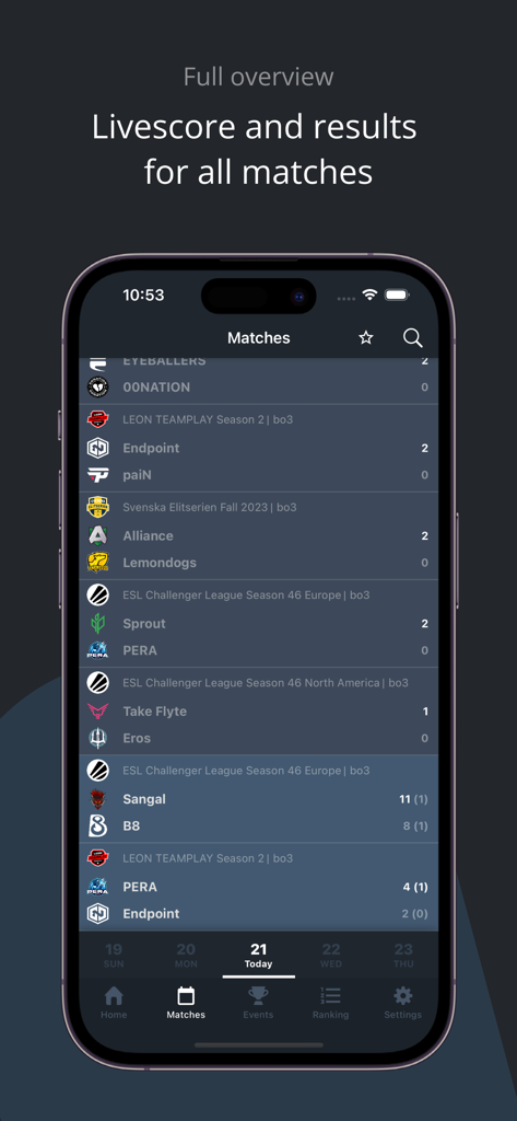 HLTV.org - Interfaz de la aplicación HLTV que muestra una lista de resultados y marcadores en vivo para partidos de Counter-Strike.