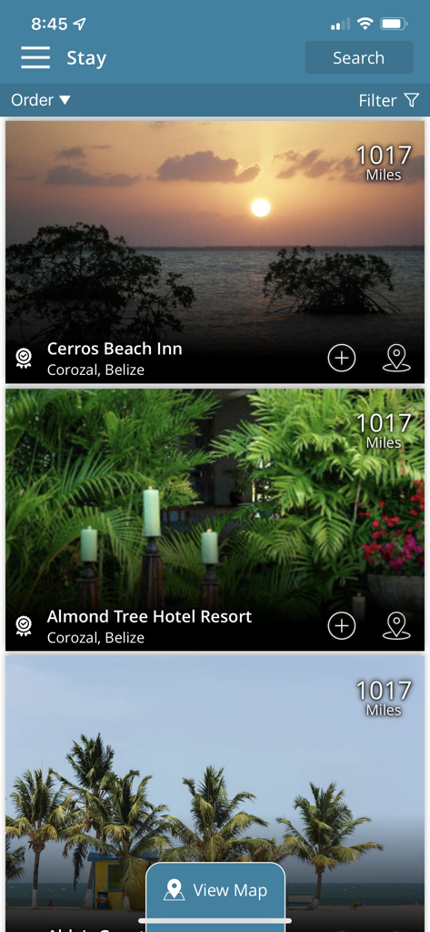 Travel Belize - 세로스 비치 인 및 아몬드 트리 호텔 리조트와 같은 현지 숙박 옵션을 표시하는 벨리즈 여행 앱의 숙박 섹션