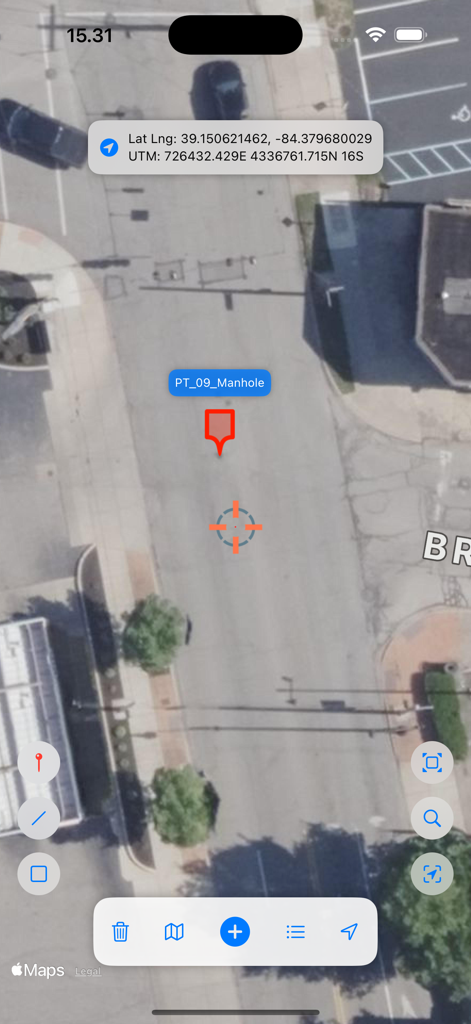 Aplicação UTM Maps exibindo imagens de satélite com coordenadas UTM e latitude longitude precisas para um ponto marcado.